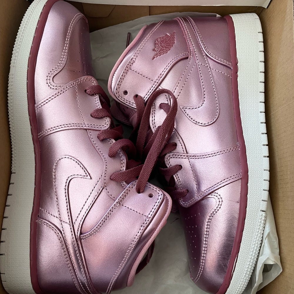 Air Jordan 1 Mid SE GS 'Pink Rose Brand New in box